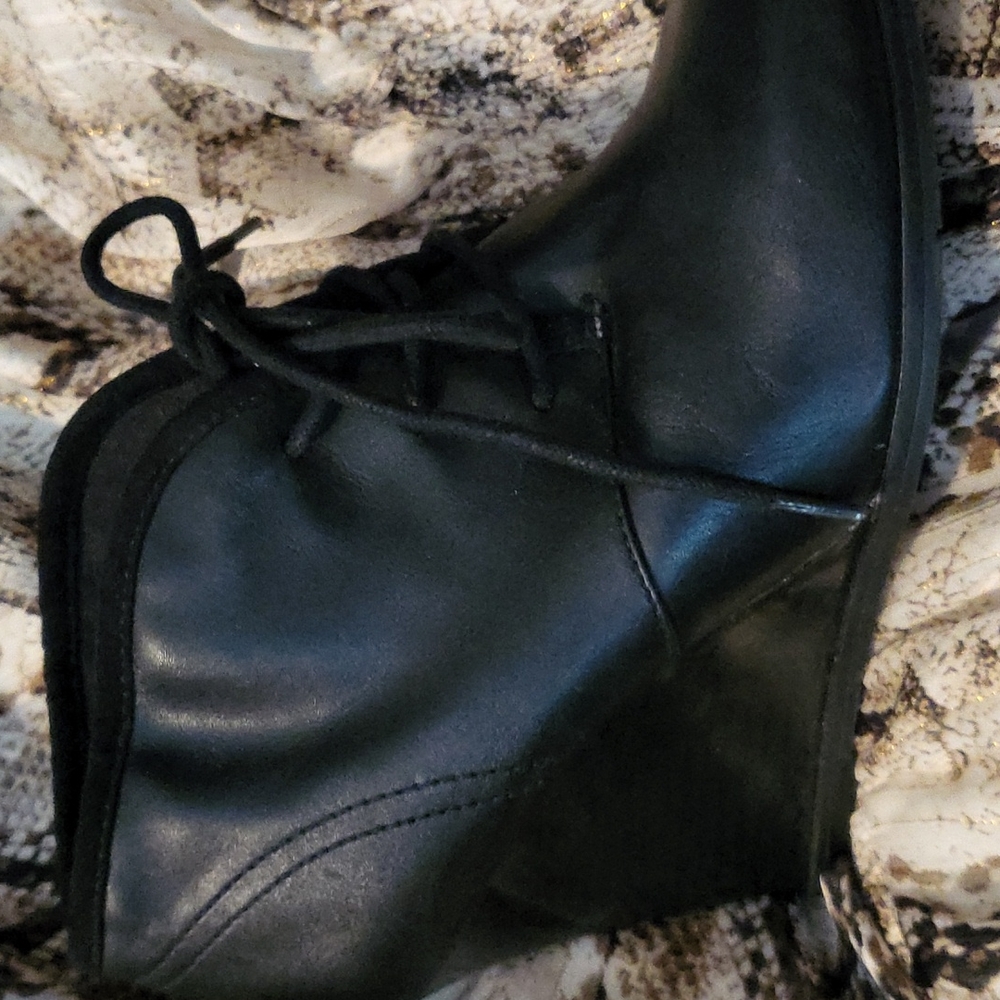 Heels - Picture 4 of 4